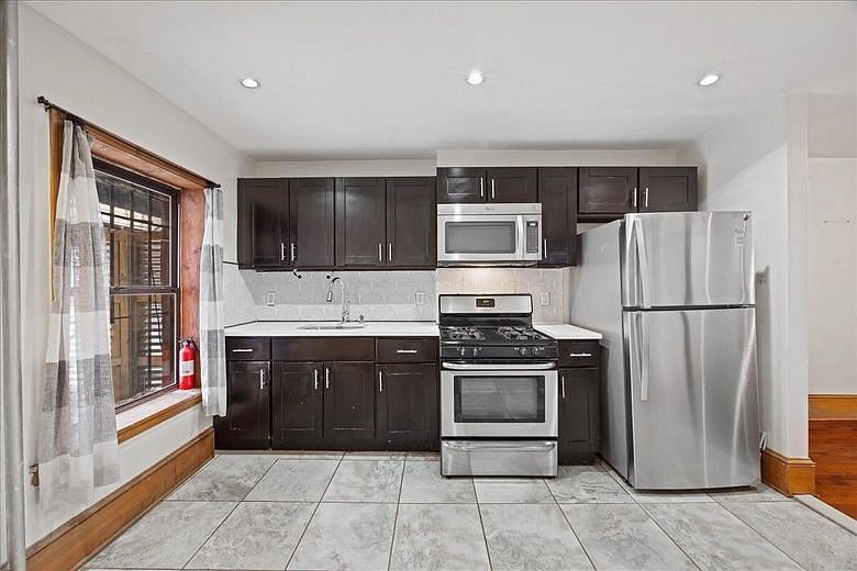 554 Lexington Avenue