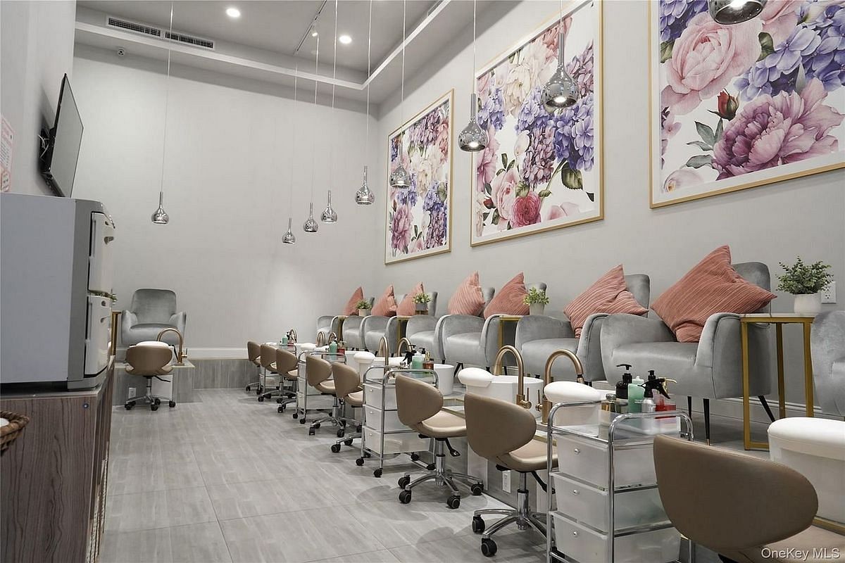 Image 1 of 6 for 555 10th Avenue #B in Manhattan, New York, NY, 10018