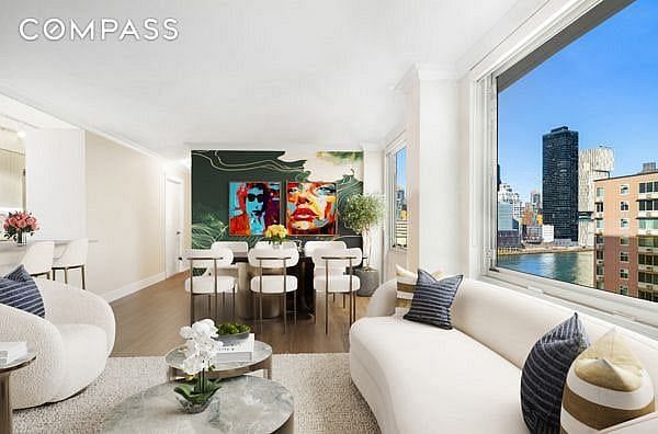 555 Main Street #1002