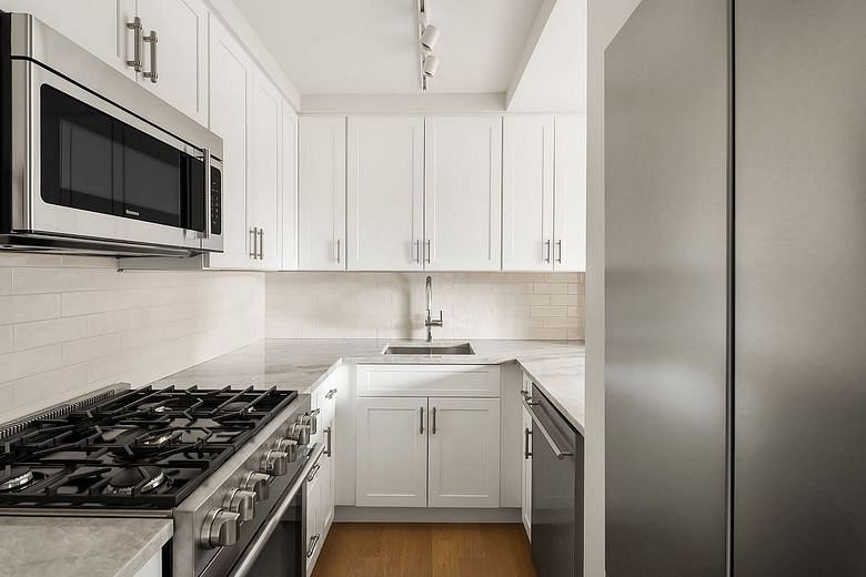 555 Main Street #806