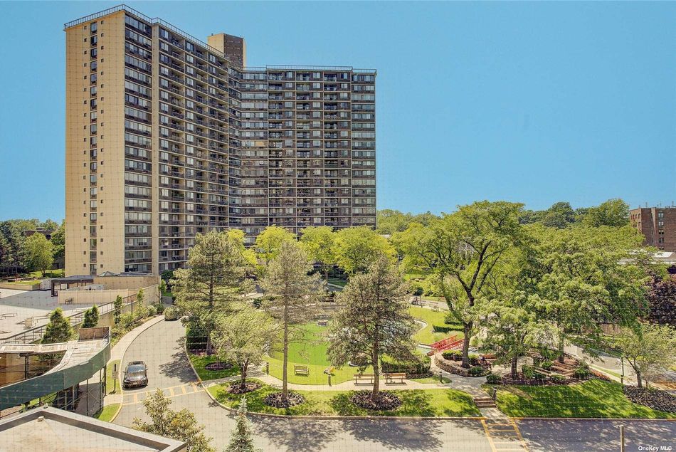 Image 1 of 35 for 2 Bay Club Drive #9A in Queens, Bayside, NY, 11360
