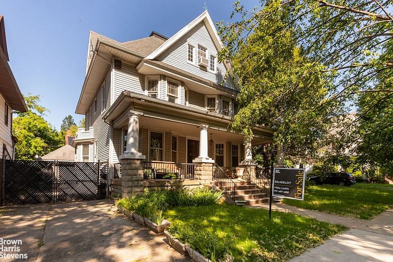 558 East 23rd Street