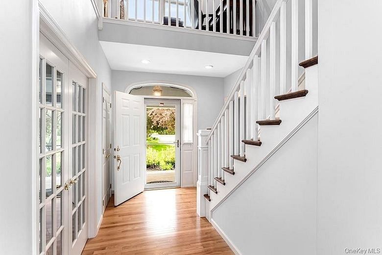 56 Lagoon Court W
