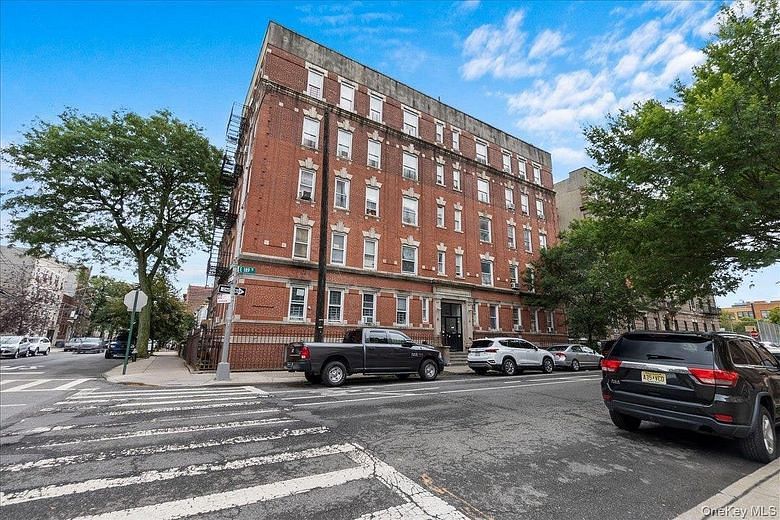 560 E 189th Street