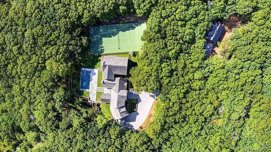 560 Little Noyack Path