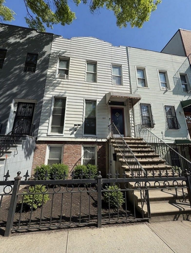 561 Lafayette Avenue #561