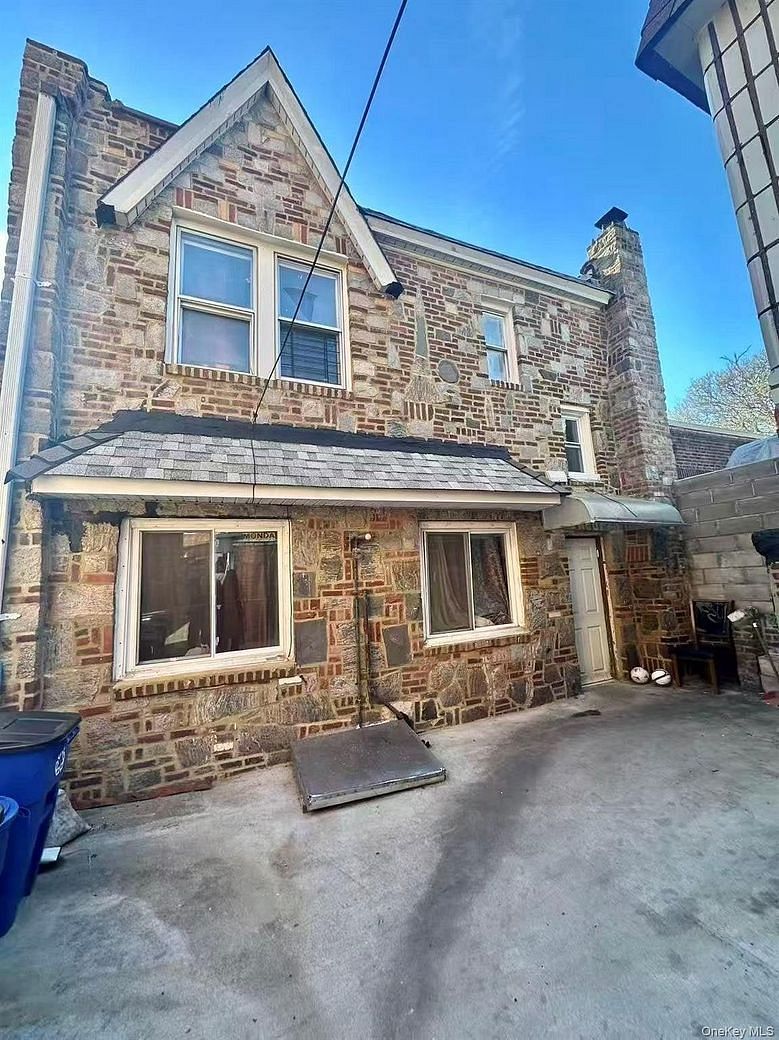 5622 Van Cleef Street