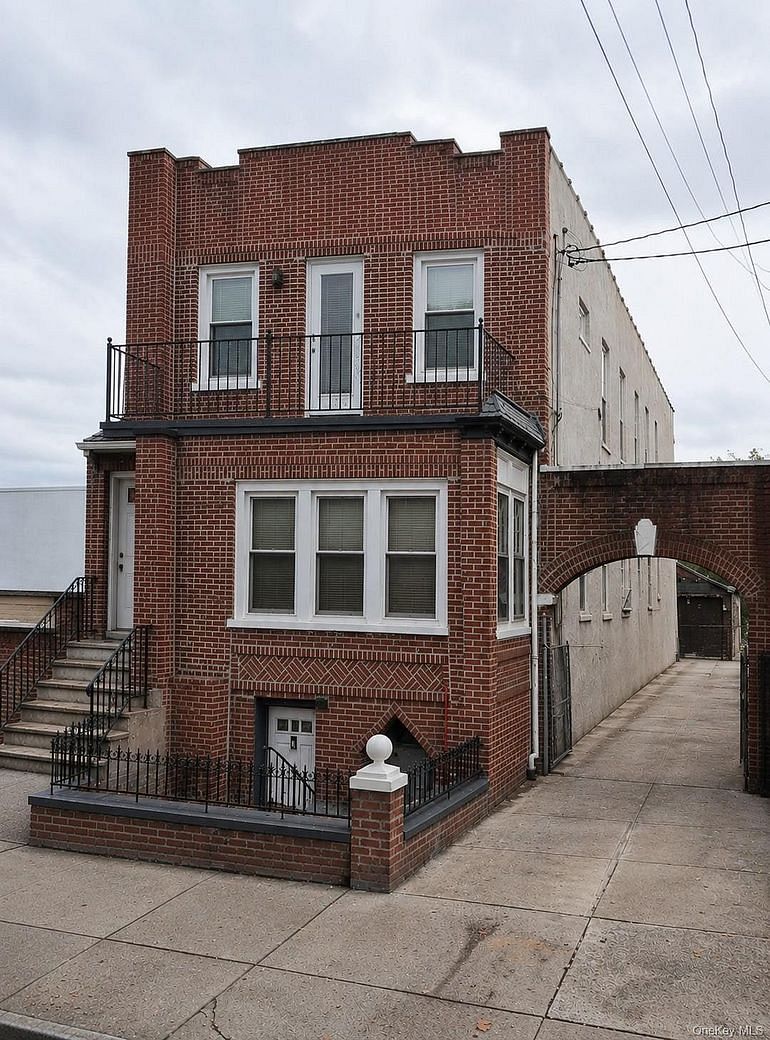 563 Bradford Street
