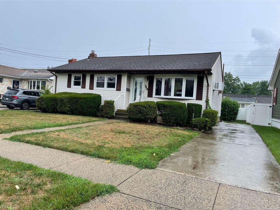 Image 1 of 13 for 368 Mineola Avenue in Long Island, Carle Place, NY, 11514