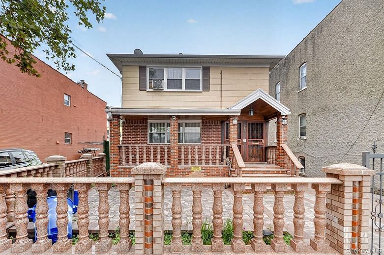 568 Autumn Avenue