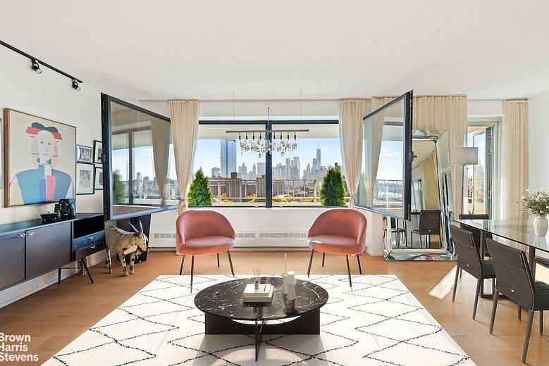 568 Grand Street #J1901