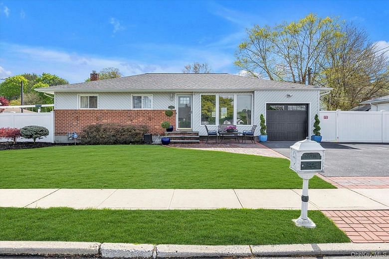 568 Plainview Road