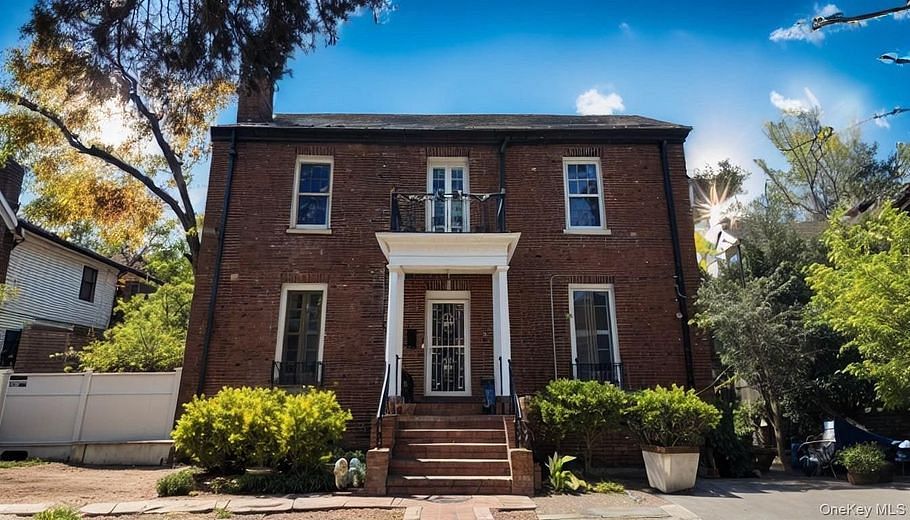 568 W 261st Street