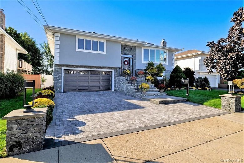 569 Links Drive S