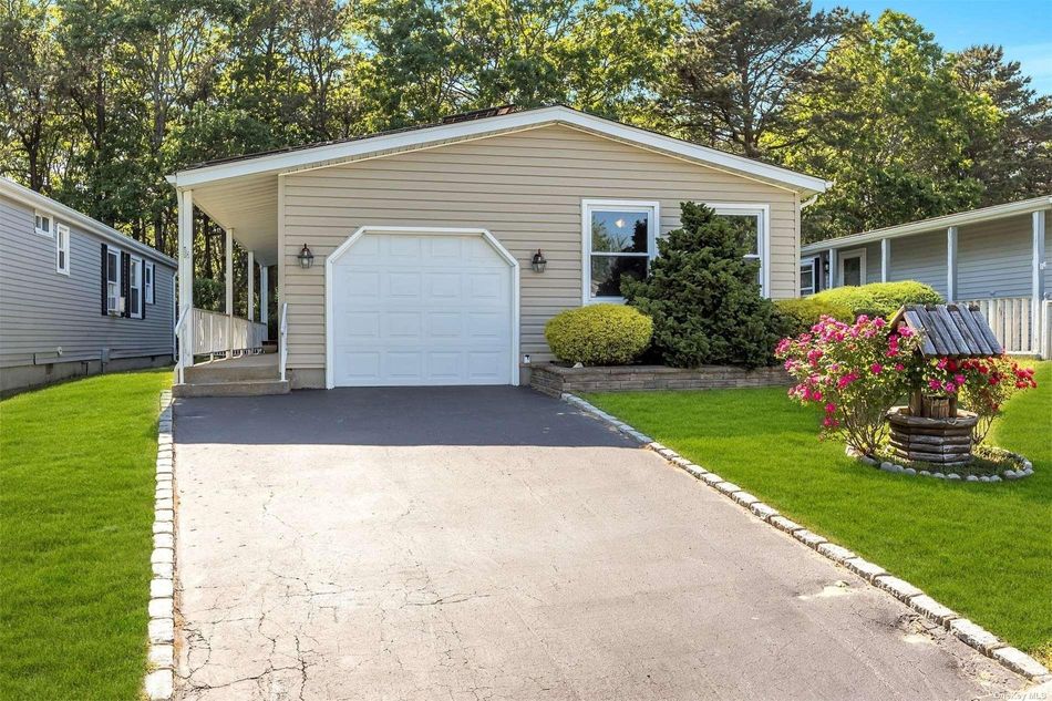 Image 1 of 26 for 59 Village Circle W #59 in Long Island, Manorville, NY, 11949