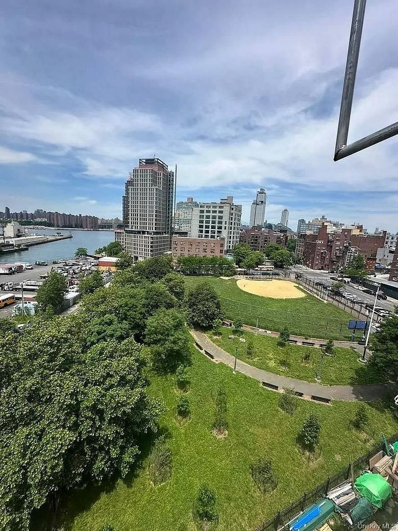 570 Wythe Avenue #6A