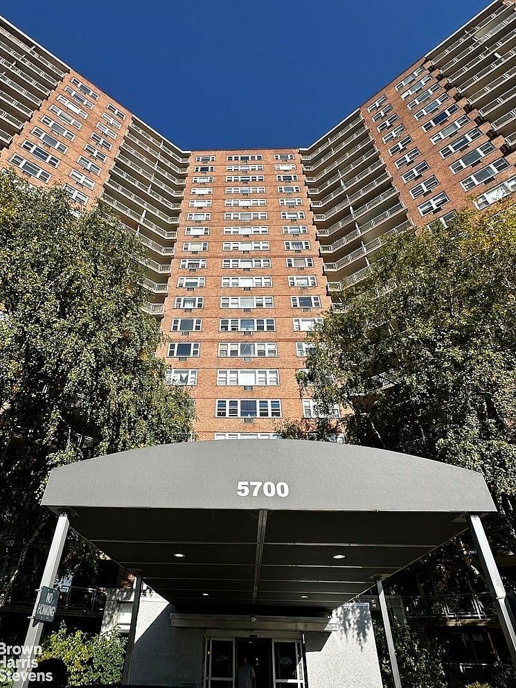 5700 Arlington Avenue #19M