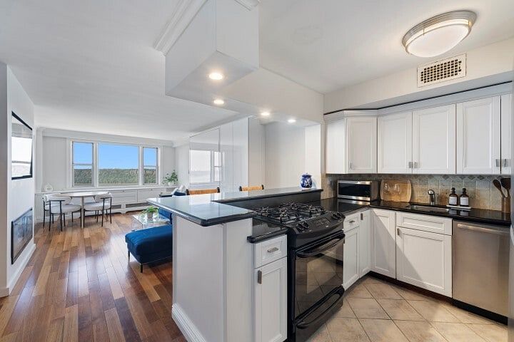 5700 Arlington Avenue #22N