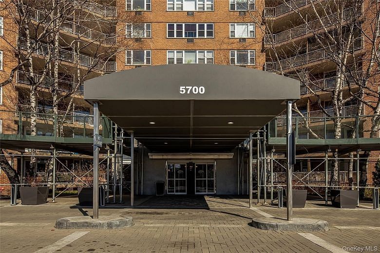5700 Arlington Avenue #2D