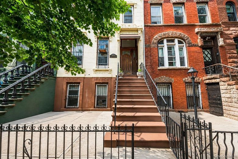 571 Macon Street