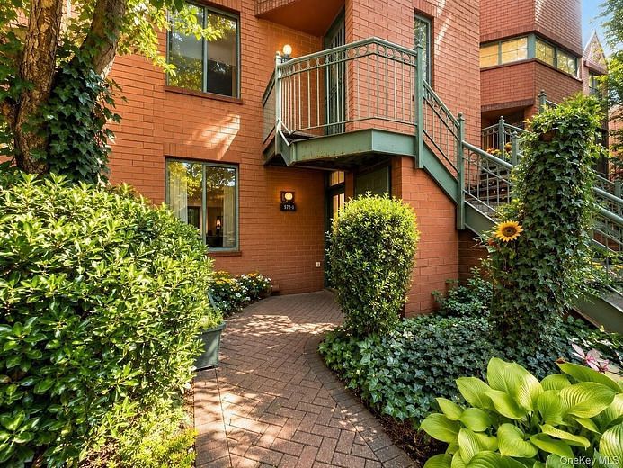 572 Louisiana Avenue #1