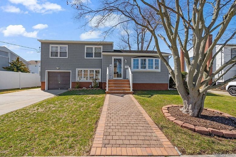 572 S Bayview Avenue