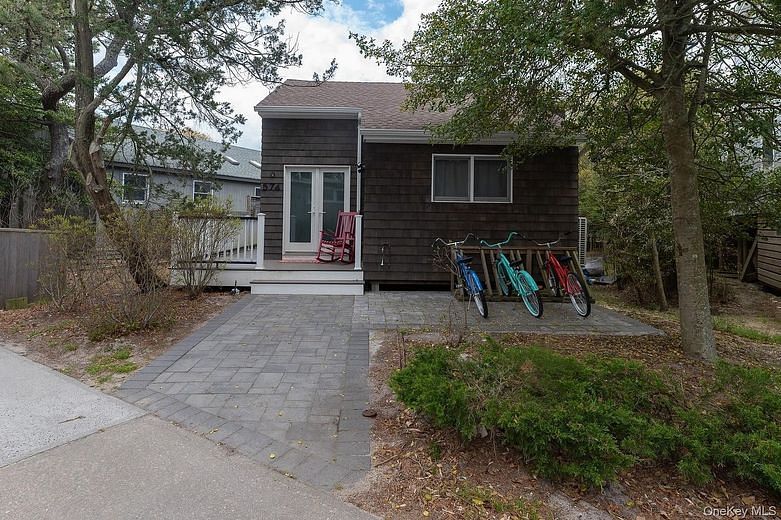 574 Bayberry Walk
