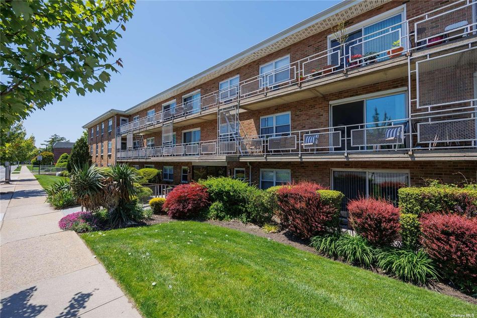 Image 1 of 12 for 90 S Park Avenue #B 11 in Long Island, Rockville Centre, NY, 11570
