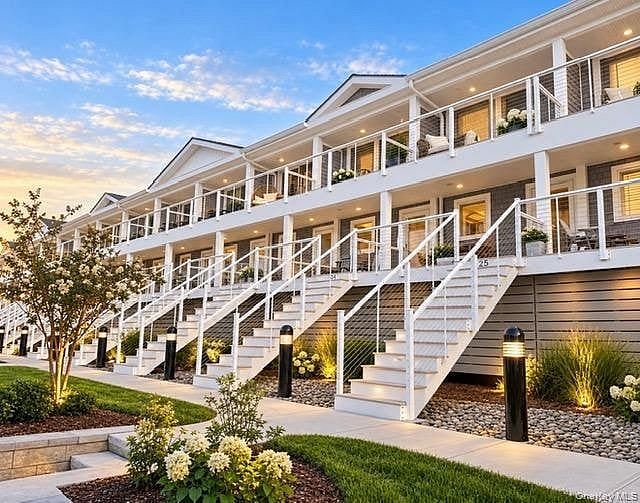 575 Dune Road #25