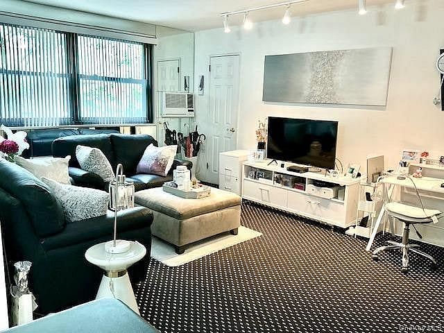 5767 246th UPPER Crescent #UPPER A2