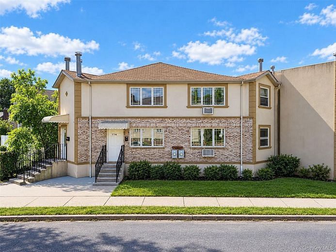 577 Aztec Place