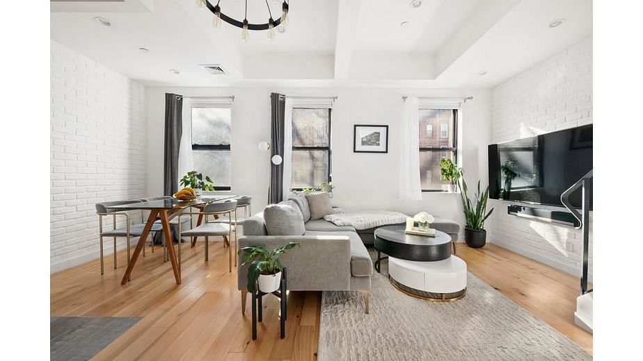 577 Madison Street #2A