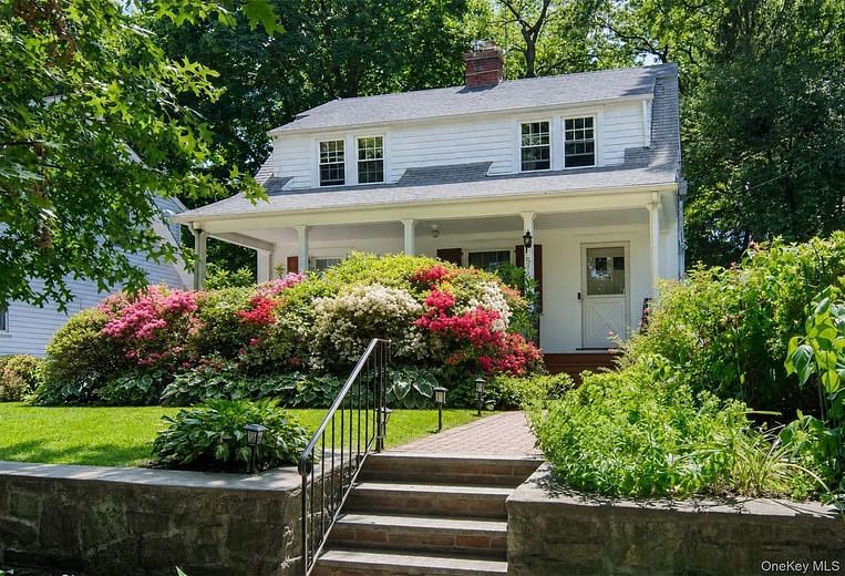 579 Manor Lane