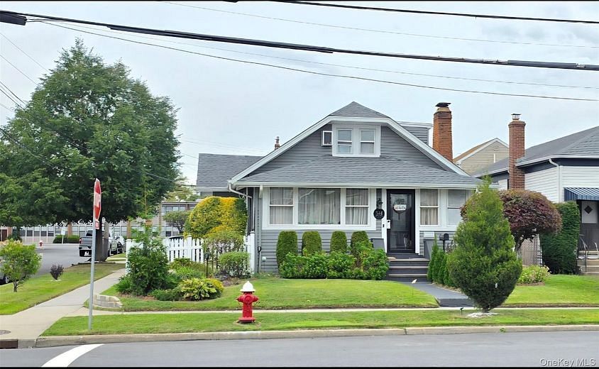 58 W Windsor Parkway