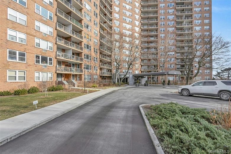 5800 Arlington Avenue #11R