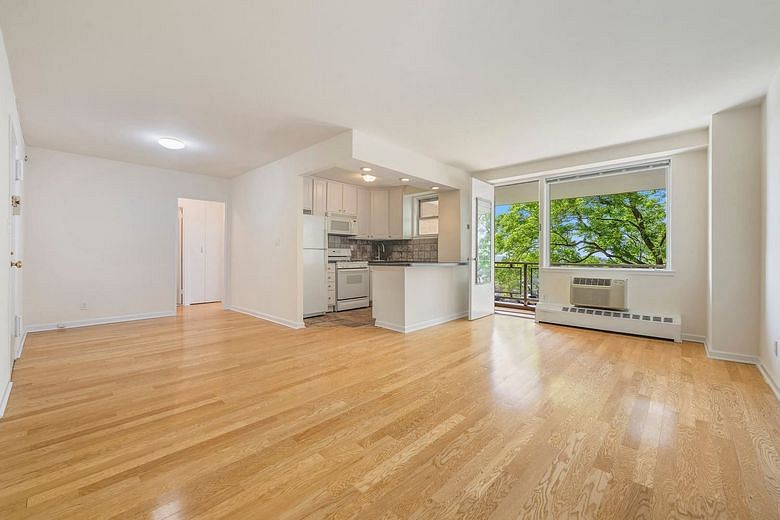 5800 Arlington Avenue #3D