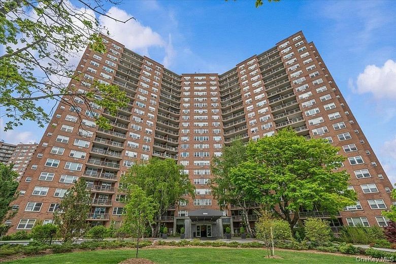 5800 Arlington Avenue #9N