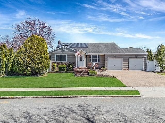 581 Roosevelt Avenue