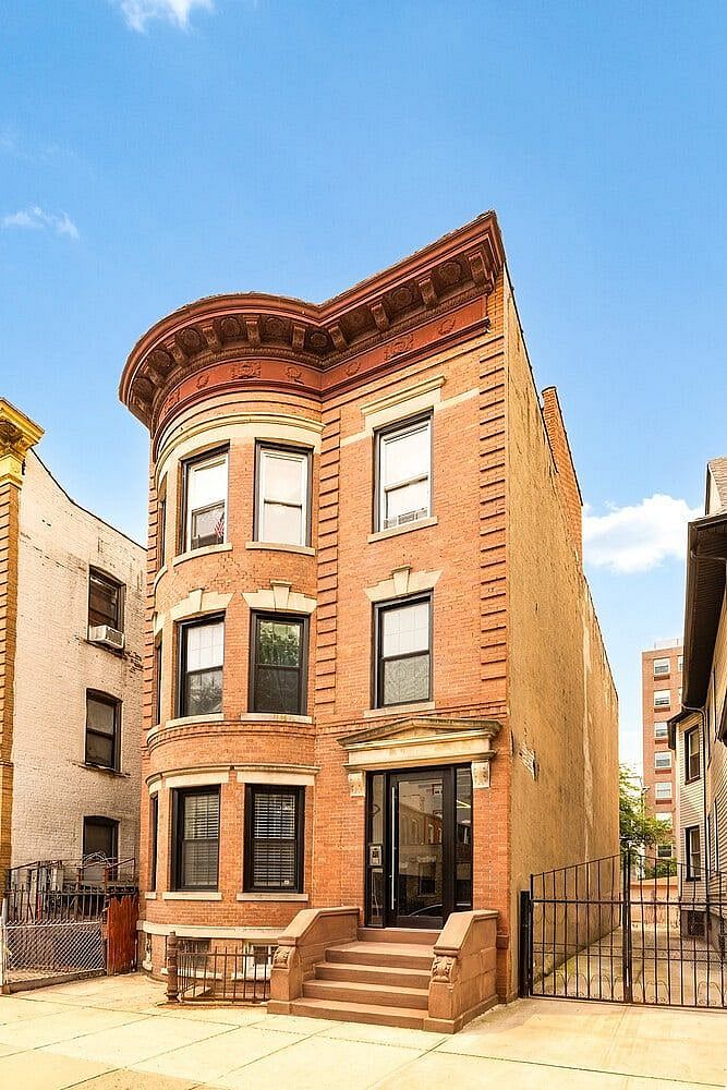 582 East 28th Street #3FAMILY