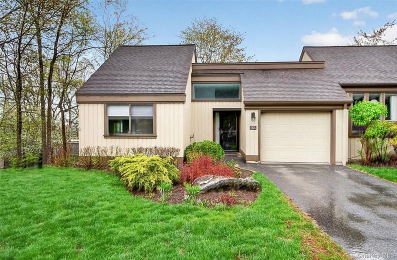 582 Heritage Hills #A