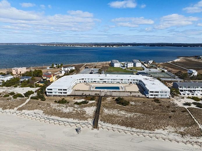 585 Dune Road #27B