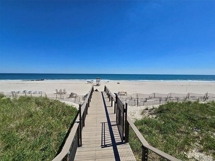 585 Dune Road #L10