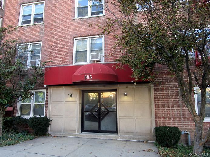 585 Mclean Avenue #2A