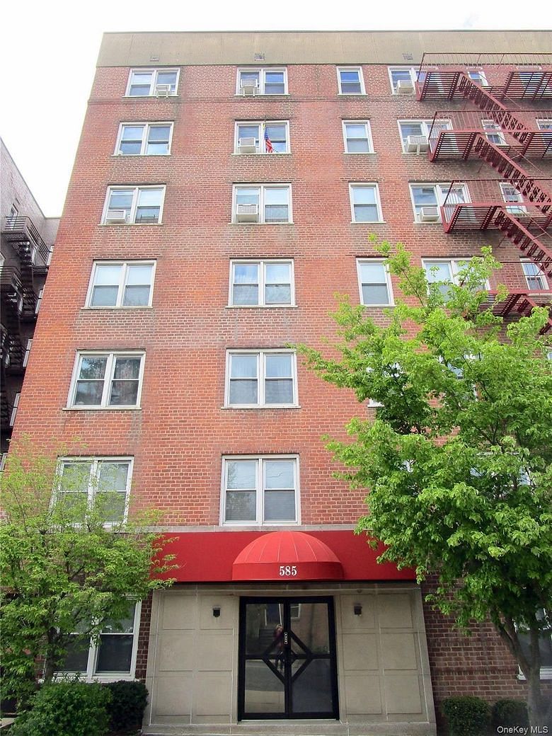 585 Mclean Avenue #6D
