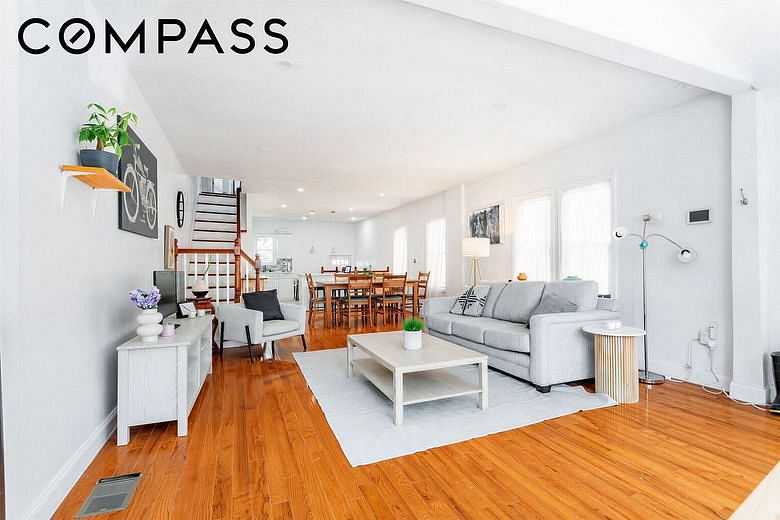 586 East 42nd Street