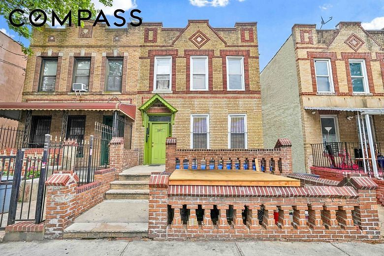 587 Osborn Street