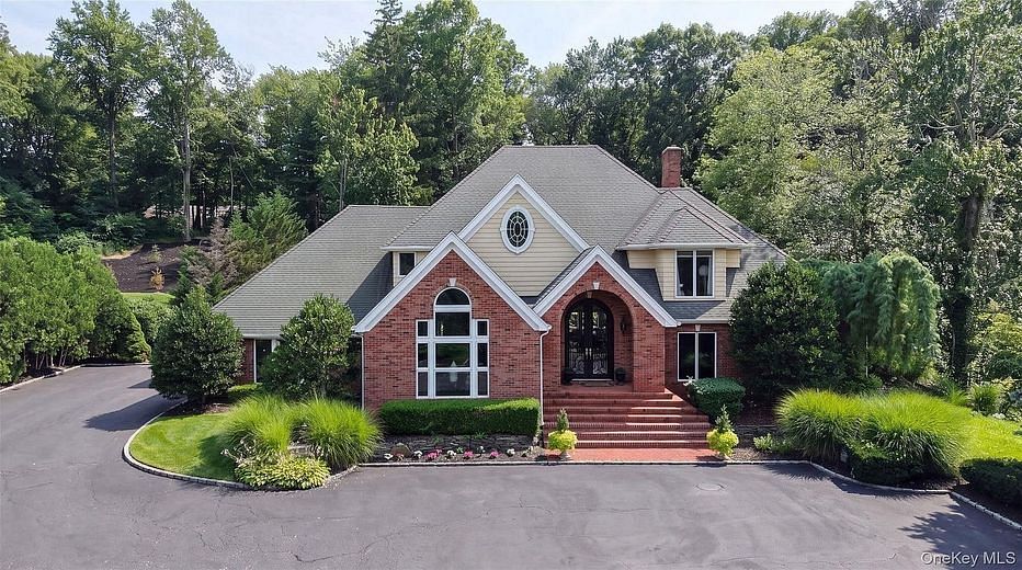 589 Caledonia Road