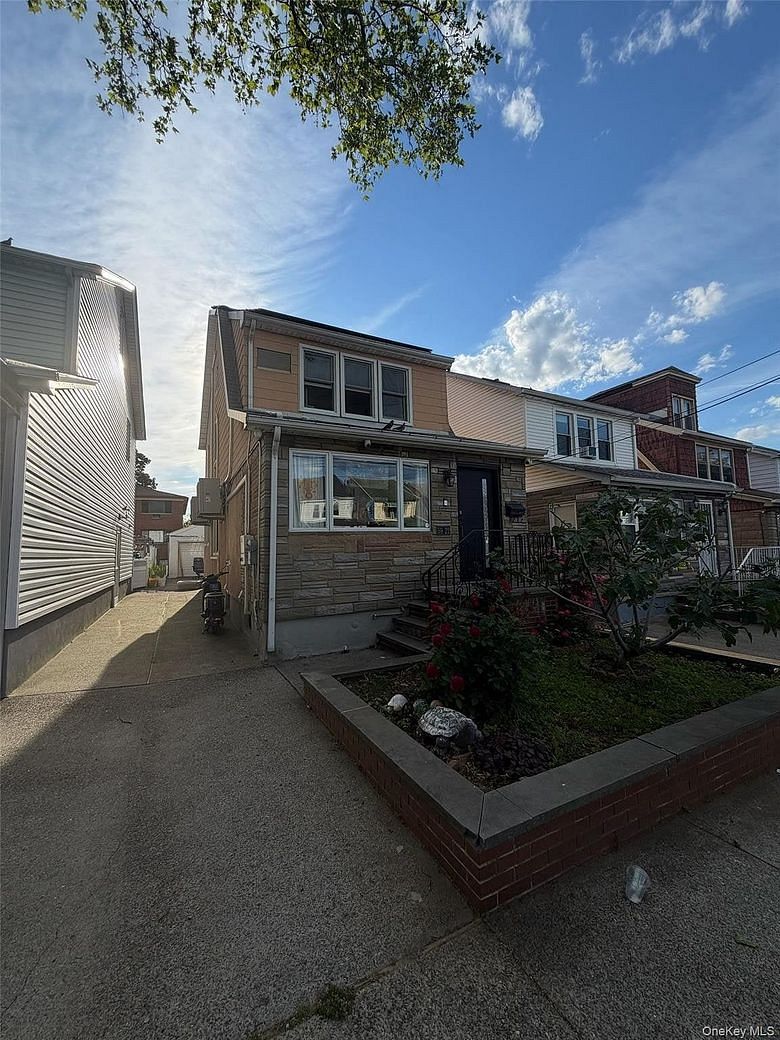 59-22 Parsons Boulevard