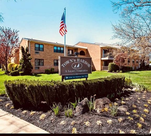 59 Hampton Place #20D