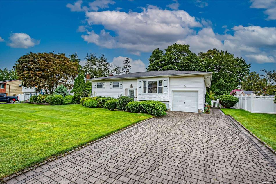 Image 1 of 29 for 59 Pawnee Drive in Long Island, Commack, NY, 11725